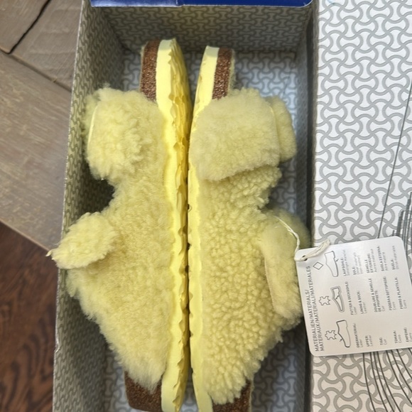 Birkenstock Arizona Teddy Big Buckle Yellow Shearling Sandals 39 Narrow - Picture 7 of 9
